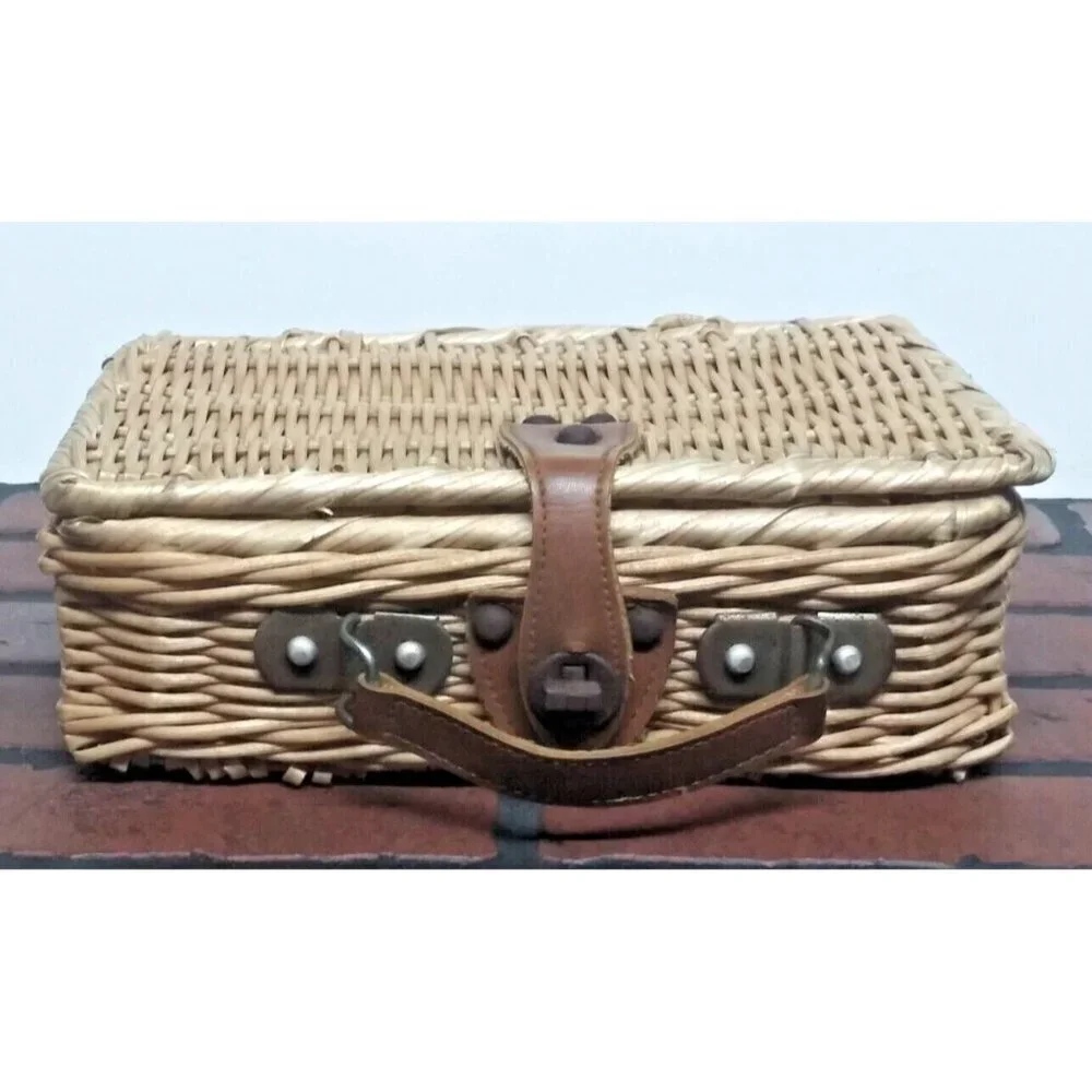 N/A vintage wicker